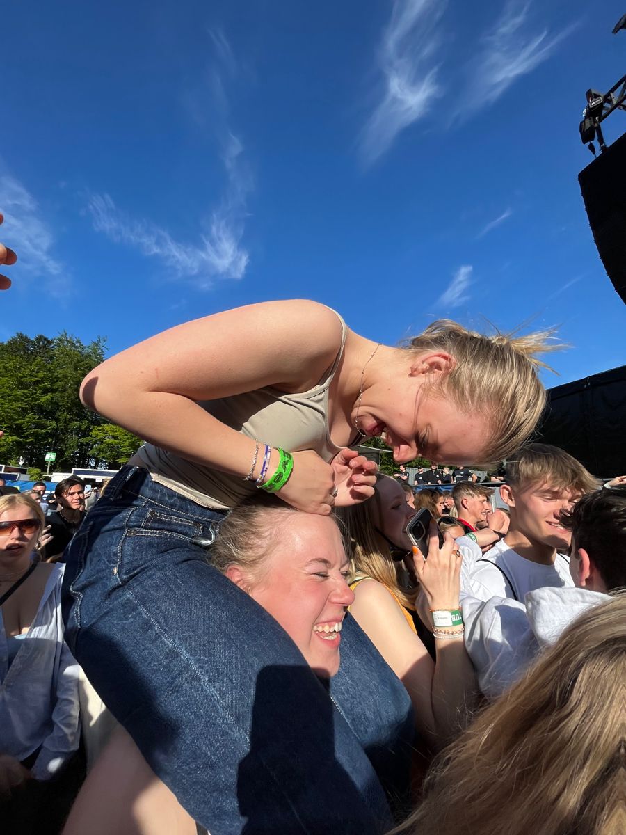 27062_1712346763.jpg